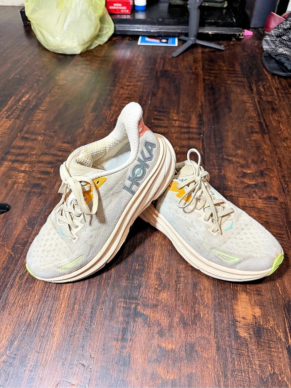 Hoka Clifton 9 Athletic Shoes White & Tan US 8.5